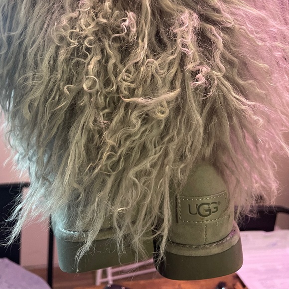 Uggs - Picture 1 of 3